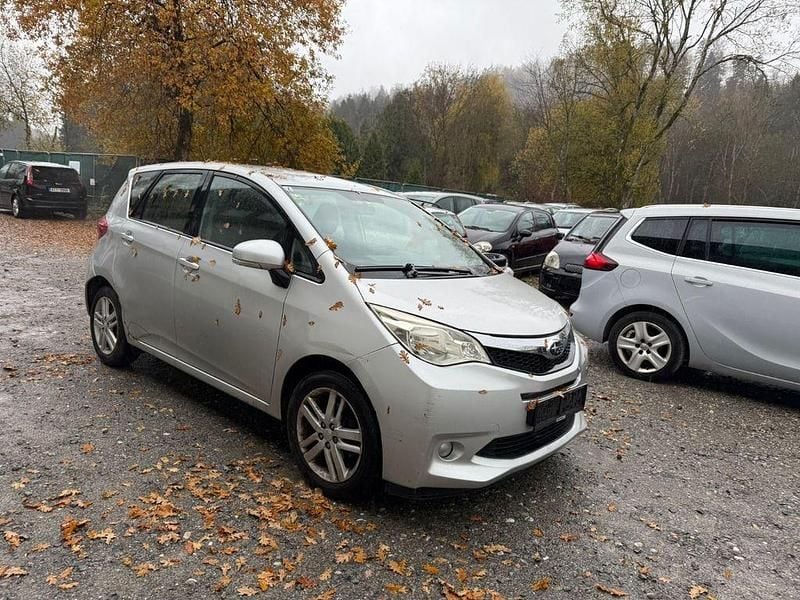 Silber Gebraucht 2012 Subaru Trezia Comfort Kleinwagen | 2.500 € (Fairer Preis) - Bild 1/4