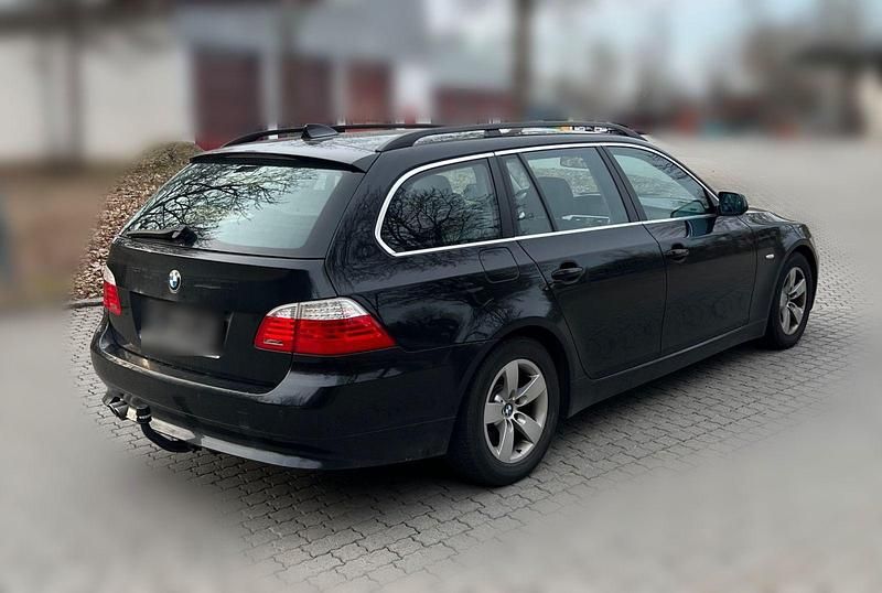 Gebraucht BMW 525 197 PS (144 kW) 2007 Schwarz Kombi