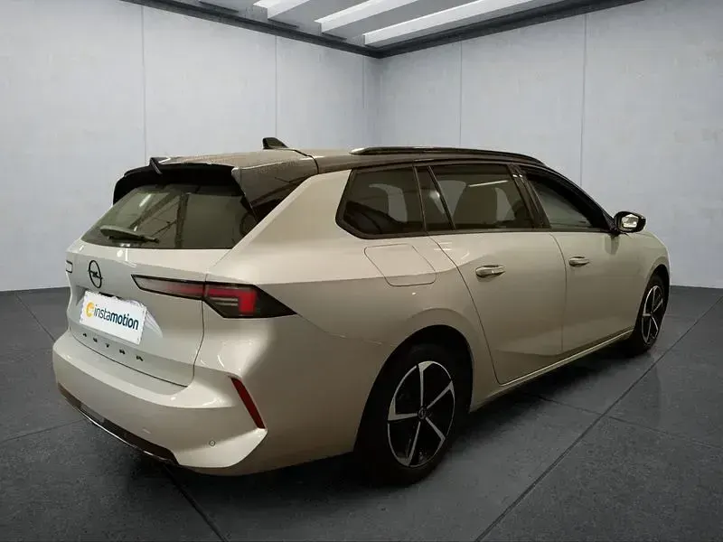 Używany Opel Astra 131 KM (96 kW) 2025 Szary Hatchback