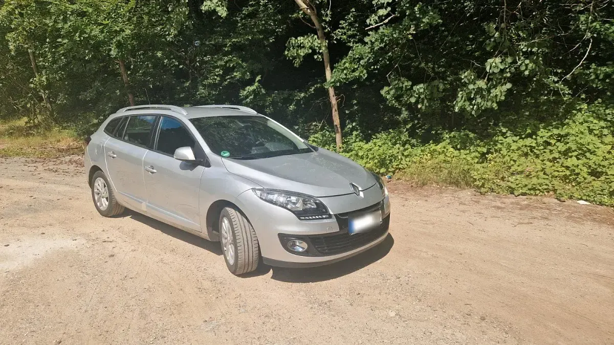 Gebraucht Renault Mégane GrandTour Initiale Paris 110 PS (80 kW) 2013 Silber Kombi