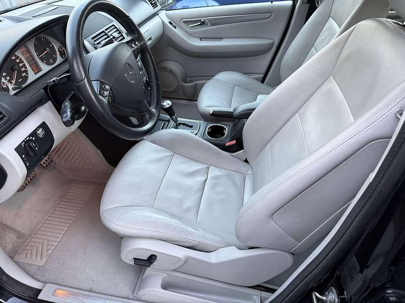 Gebraucht Mercedes A200 140 PS (102 kW) 2009 Kosmosschwarz  metalliclack Kleinwagen