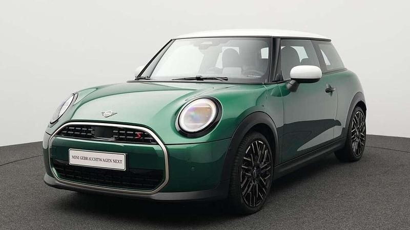 Grün Gebraucht 2024 Mini Cooper S Favoured Kleinwagen | 25.779 € - Bild 1/4
