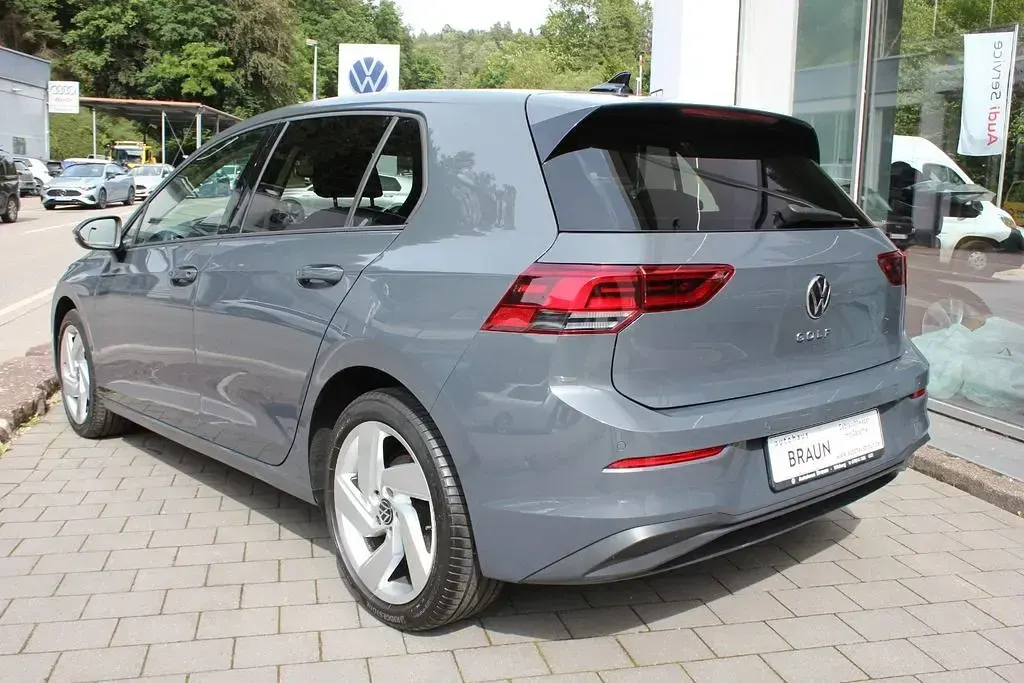 Gebraucht VW Passat 150 PS (110 kW) 2022 Deep black Kombi
