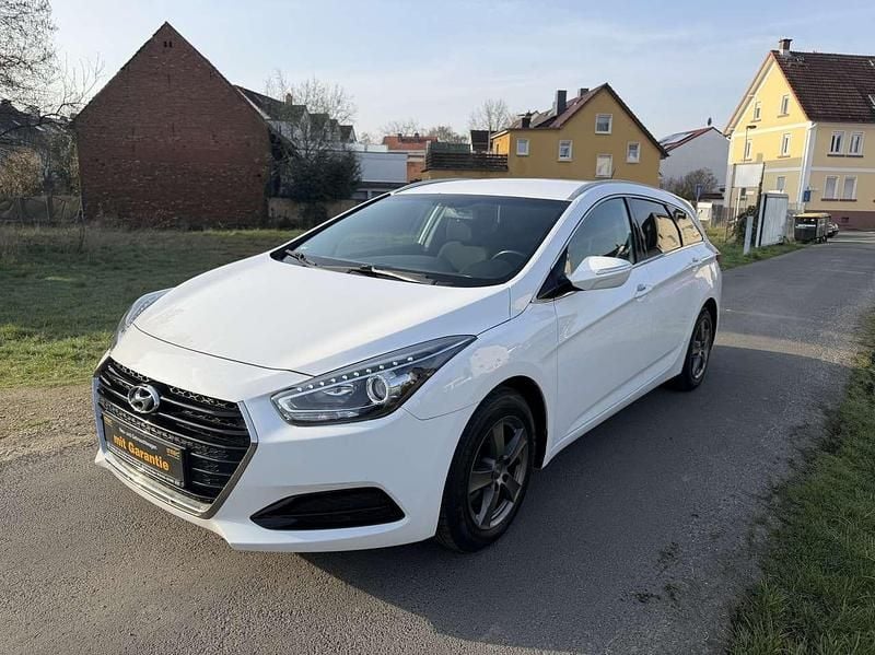 Gebraucht Hyundai i40 135 PS (99 kW) 2017 Pure white / sol Kombi