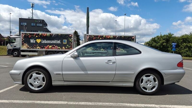 Silber Gebraucht 2001 Mercedes CLK230 Elegance Coupé | 10.900 € - Bild 1/4