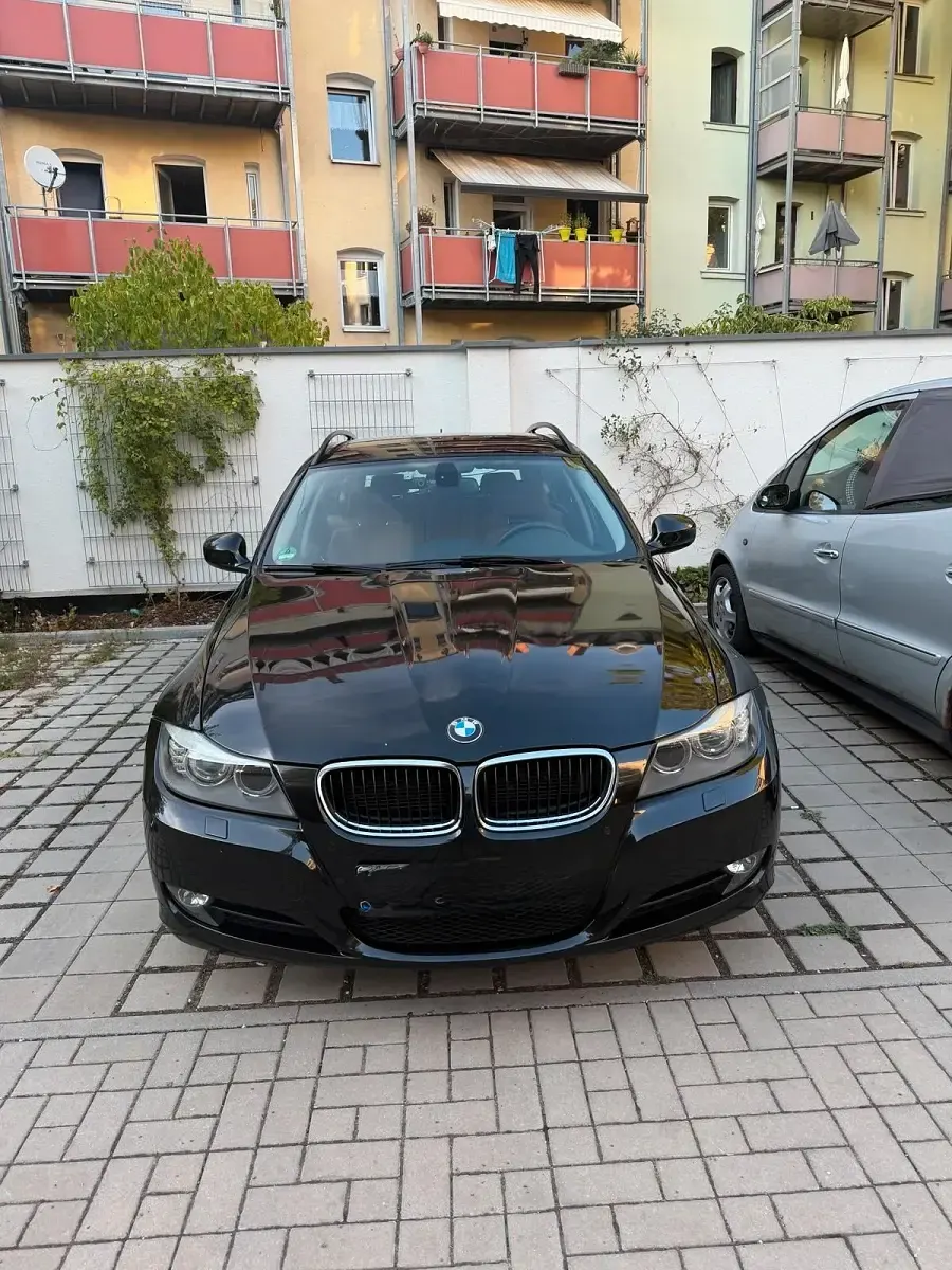 Gebraucht BMW 318 185 PS (136 kW) 2010 Schwarz Kombi