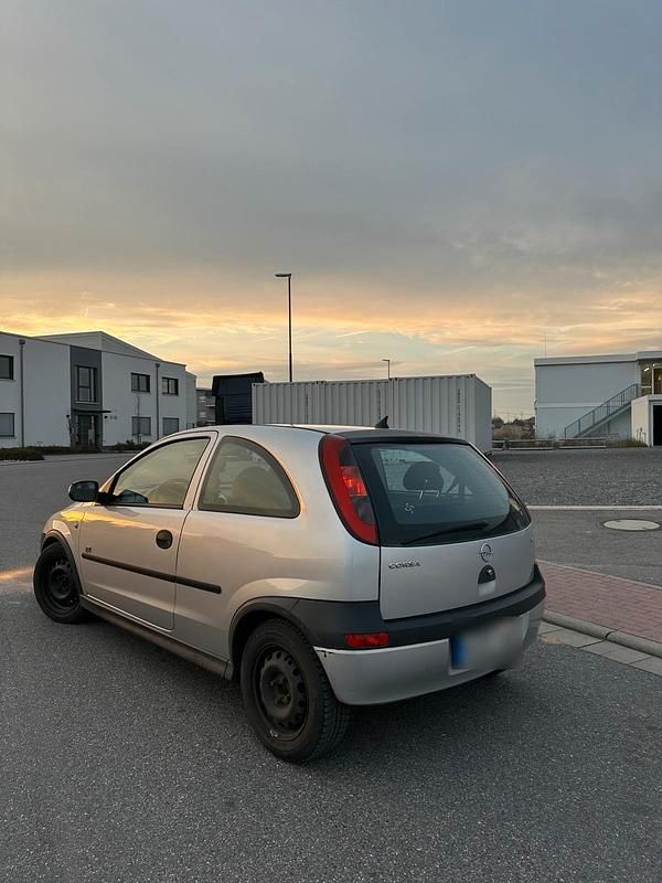 Gebraucht Opel Corsa 90 PS (66 kW) 2002 Silber Kleinwagen