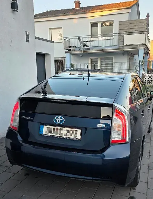 Gebraucht Toyota Prius 136 PS (100 kW) 2014 Blau Limousine