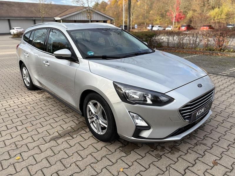 Silber Gebraucht 2019 Ford Focus Cool & Connect Limousine | 10.900 € (Fairer Preis) - Bild 1/4