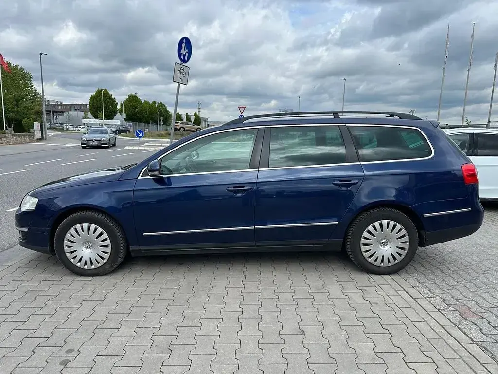 Second-hand VW Passat Comfortline 122 CP (89 kW) 2010 Albastru Break