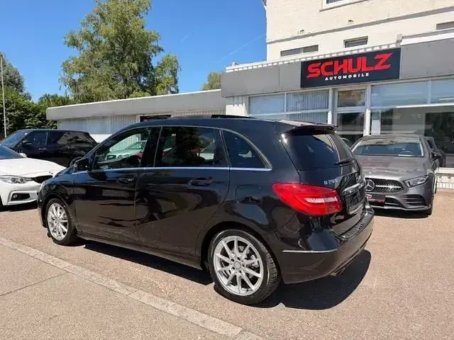 Gebraucht Mercedes B200 156 PS (114 kW) 2011 Schwarz Kleinwagen