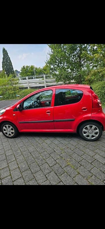 Gebraucht Peugeot 107 68 PS (50 kW) 2009 Kleinwagen