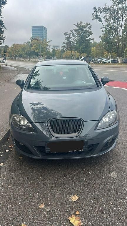 Grau Gebraucht 2009 Seat Leon Limousine | 1.300 € (Superpreis) - Bild 1/4
