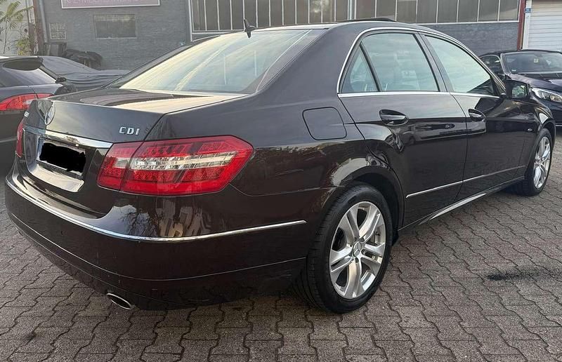 Gebraucht Mercedes E300 204 PS (150 kW) 2010 Braun Limousine
