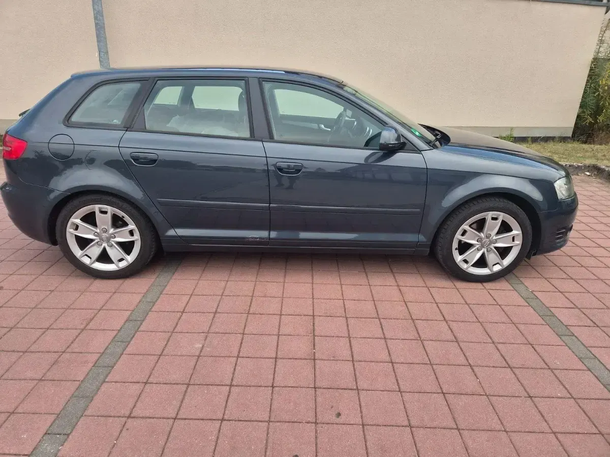 Gebraucht Audi A3 Sportback Sport 125 PS (91 kW) 2010 Grau Kleinwagen