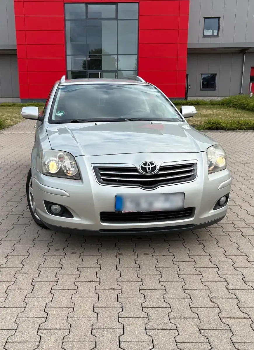 Gebraucht Toyota Avensis 177 PS (130 kW) 2007 Silber Kombi