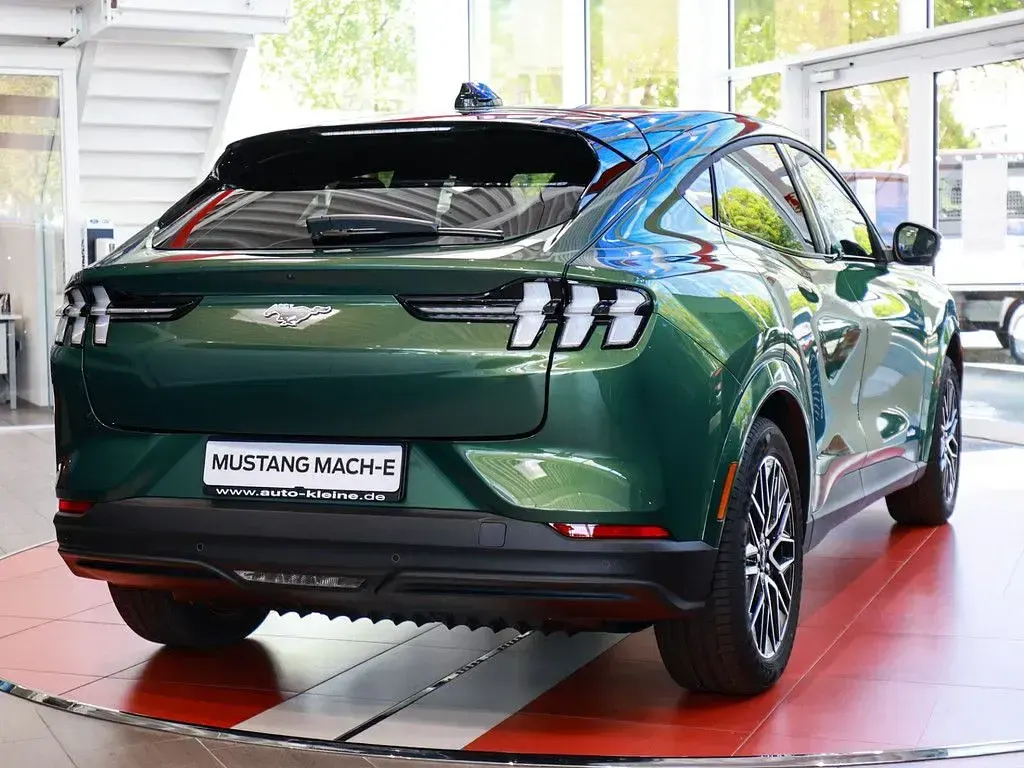Neu Ford Mustang Mach-E Extended Range 216 kW (294 PS) 2026 Grün SUV
