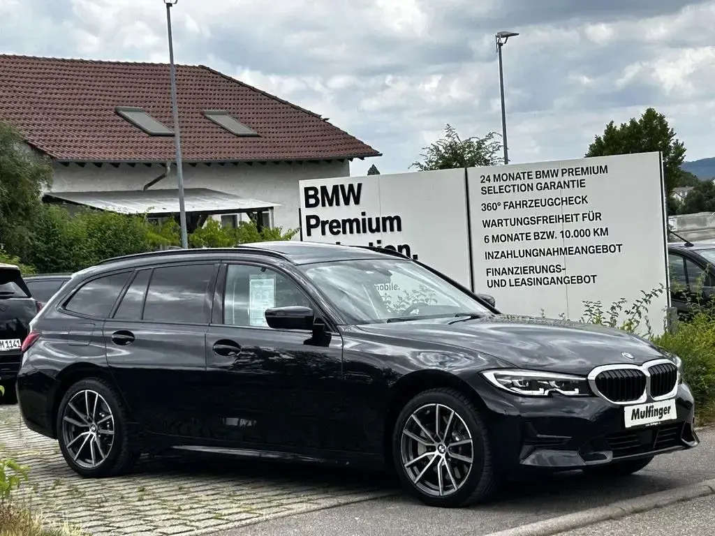 Gebraucht BMW 330 Sport Line 286 PS (210 kW) 2022 Schwarz Limousine