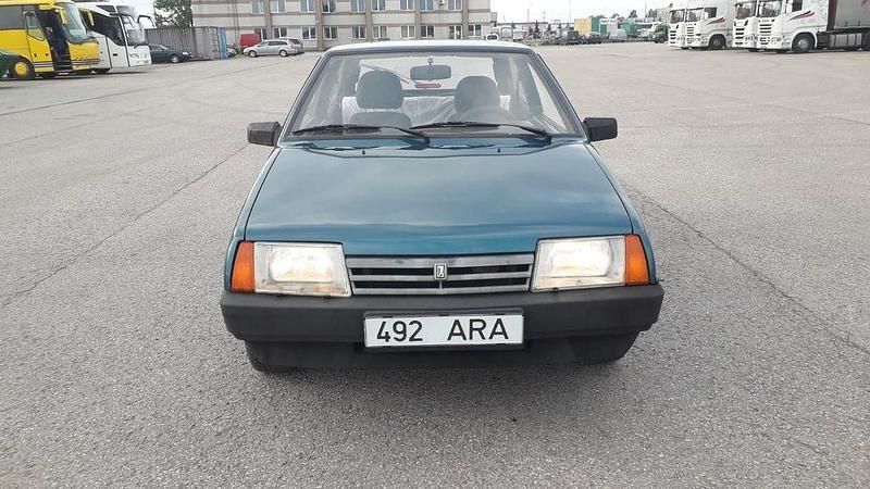 Grün Gebraucht 2002 Lada Samara Kleinwagen | 2.500 € - Bild 1/4