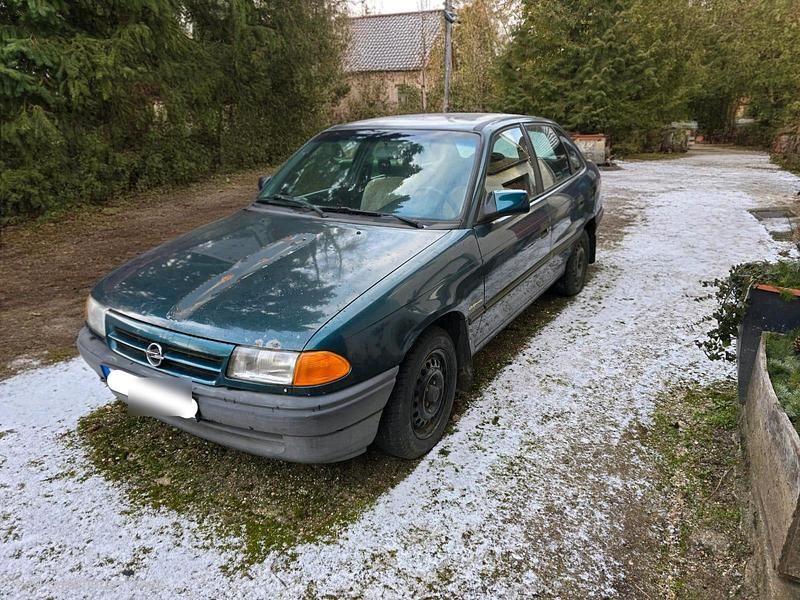 Gebraucht Opel Astra 75 PS (55 kW) 1994 Grün Limousine