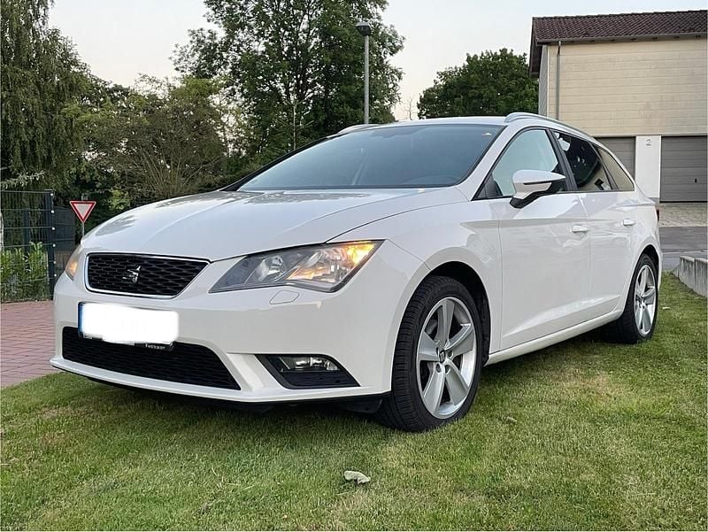 Weiß Gebraucht 2014 Seat Leon ST Kombi | 7.250 € (Etwas zu teuer) - Bild 1/4