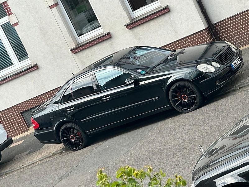 Gebraucht Mercedes E280 2005 Schwarz Limousine