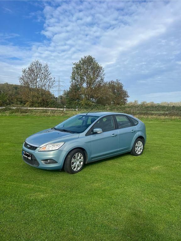 Grau Gebraucht 2008 Ford Focus Style Limousine | 3.398 € (Etwas zu teuer) - Bild 1/4