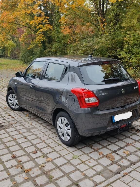 Grau Gebraucht 2019 Suzuki Swift Club Limousine | 10.700 € (Guter Preis) - Bild 1/4