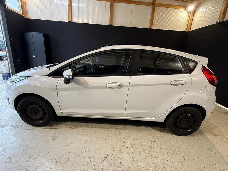 Gebraucht Ford Fiesta Trend 60 PS (44 kW) 2017 Weiß Limousine