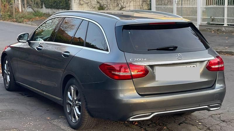 Grau Gebraucht 2017 Mercedes C200 Avantgarde Limousine | 15.900 € (Fairer Preis) - Bild 1/4