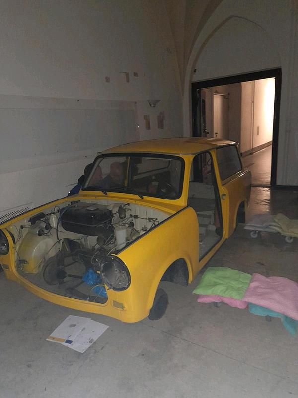 Gelb Gebraucht 1990 Trabant 601 Kombi | 6.888 € - Bild 1/4