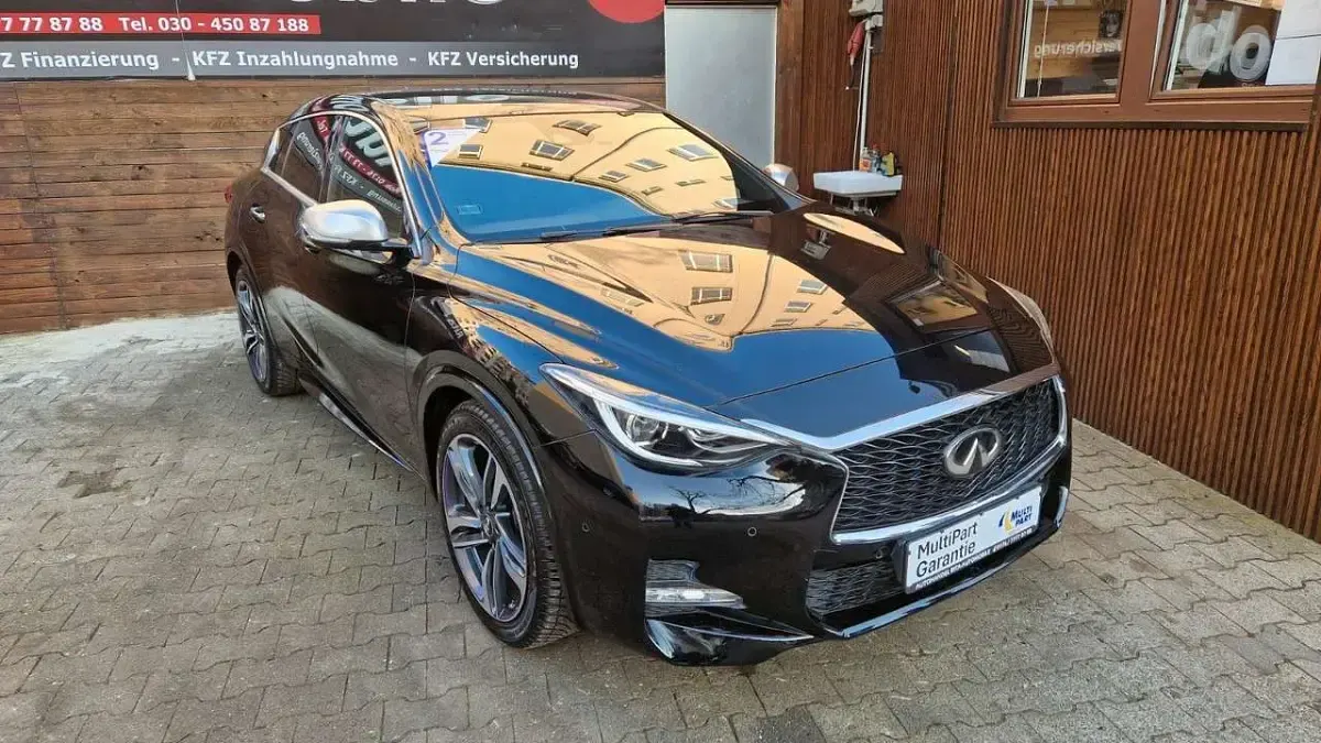 Gebraucht Infiniti Q30 Sport Tech 156 PS (114 kW) 2017 Schwarz Limousine