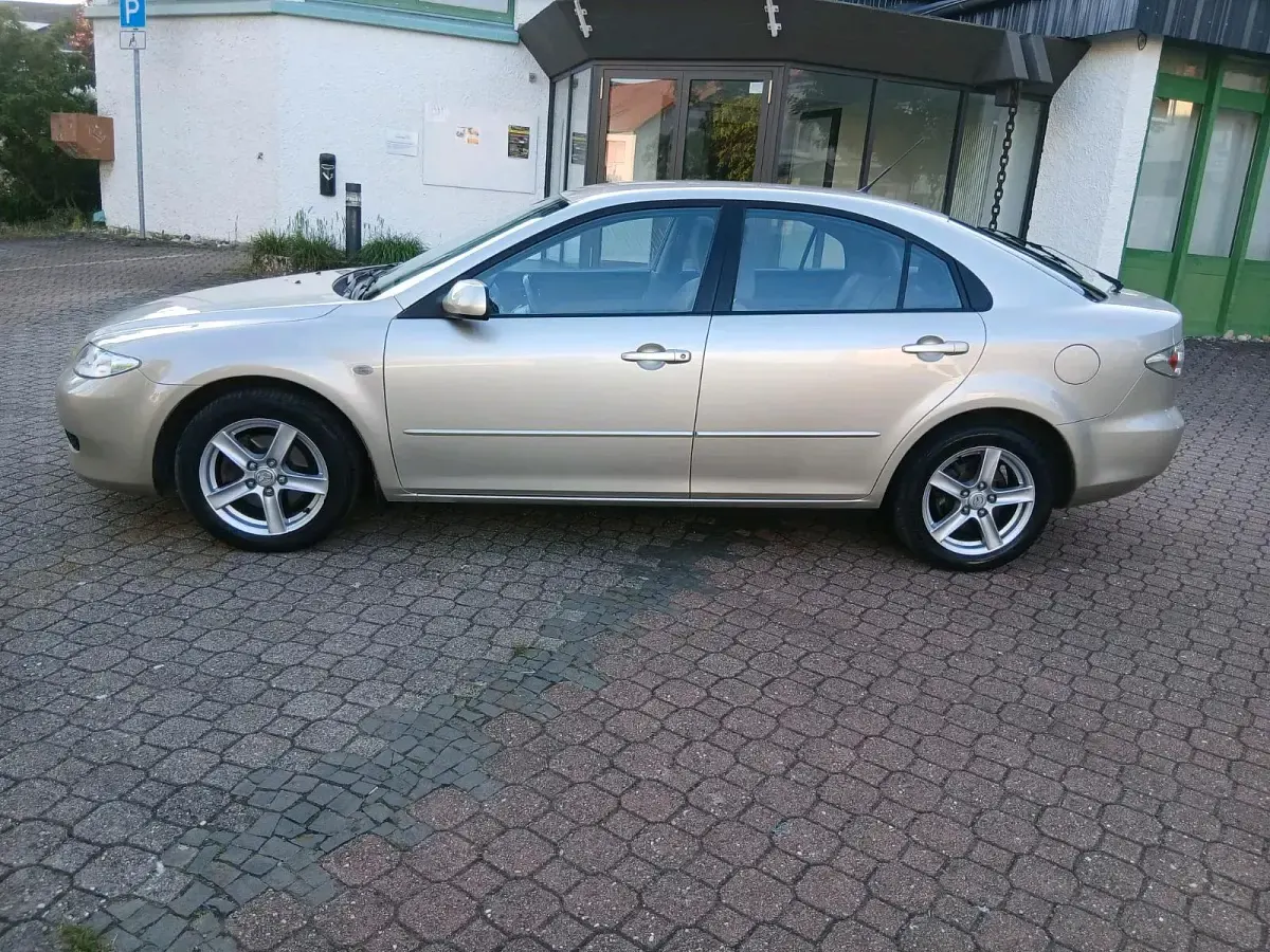 Używany Mazda 6 141 KM (103 kW) 2004 Złoty Sedan/Limuzyna