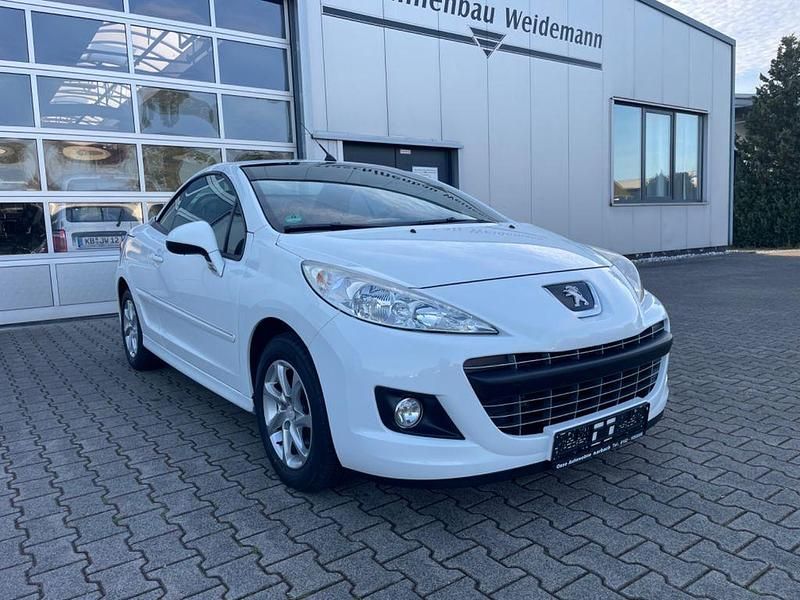 Gebraucht Peugeot 207 Active 120 PS (88 kW) 2015 Weiß Cabrio