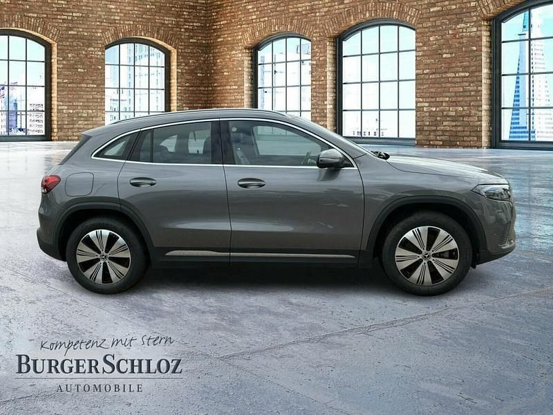 Gebraucht Mercedes EQA250 Progressive 139 kW (190 PS) 2023 Metalliclack mountaingrau SUV