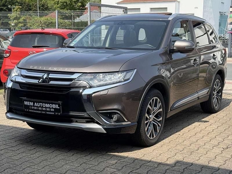 Braun Gebraucht 2016 Mitsubishi Outlander Plus SUV | 11.999 € (Fairer Preis) - Bild 1/4