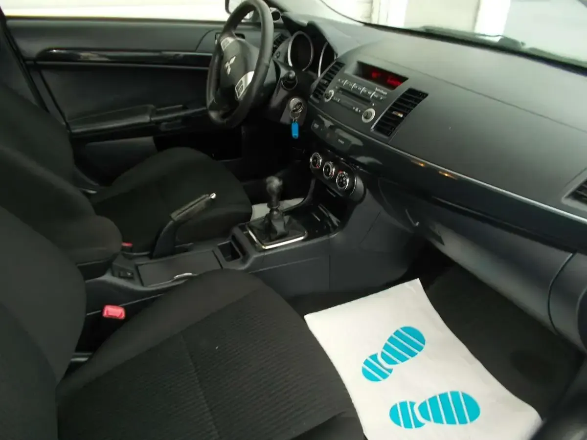 Gebraucht Mitsubishi Lancer Sportback Intense 150 PS (110 kW) 2011 Schwarz Limousine
