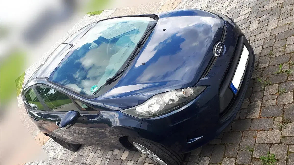 Gebraucht Ford Fiesta 82 PS (60 kW) 2011 Blau Kleinwagen