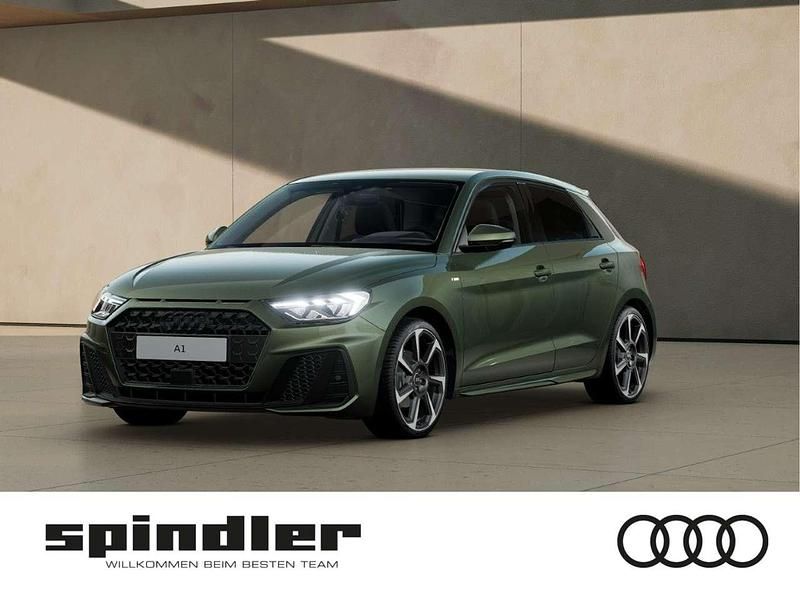 Grün (distriktgrün metallic) Neu 2025 Audi A1 Sportback S-Line Kleinwagen | 34.570 € (Fairer Preis) - Bild 1/4