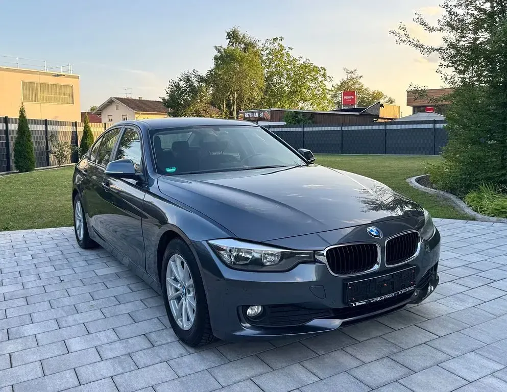 Gebraucht BMW 320 163 PS (119 kW) 2013 Grau Limousine
