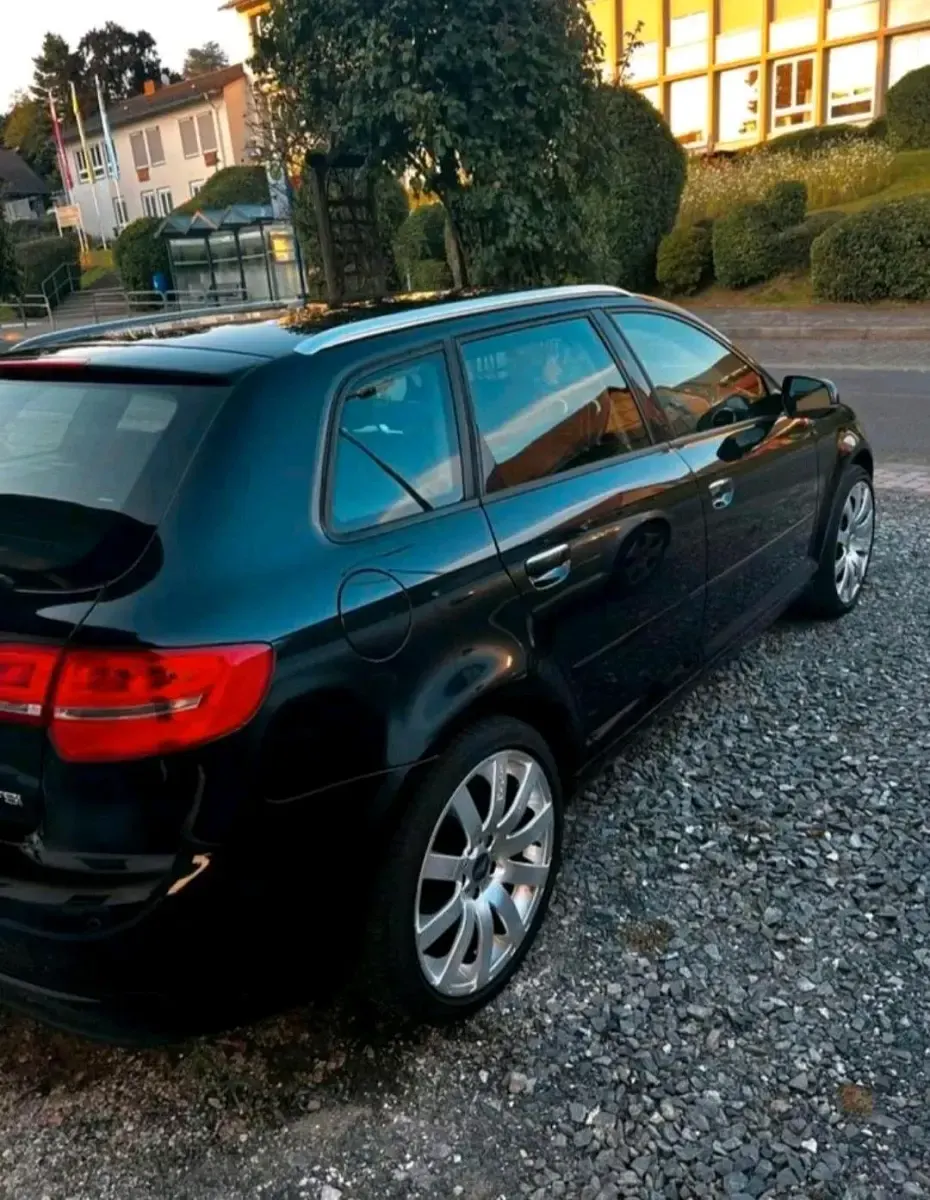 Gebraucht Audi A3 Sportback 115 PS (84 kW) 2013 Schwarz Kleinwagen