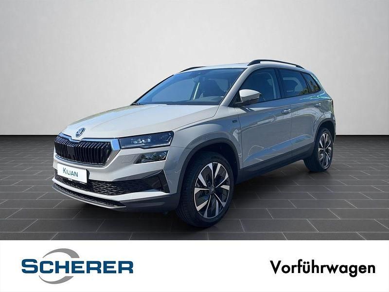 Stahlgrau Neu 2025 Skoda Karoq Tour SUV | 38.890 € (Teuer) - Bild 1/4