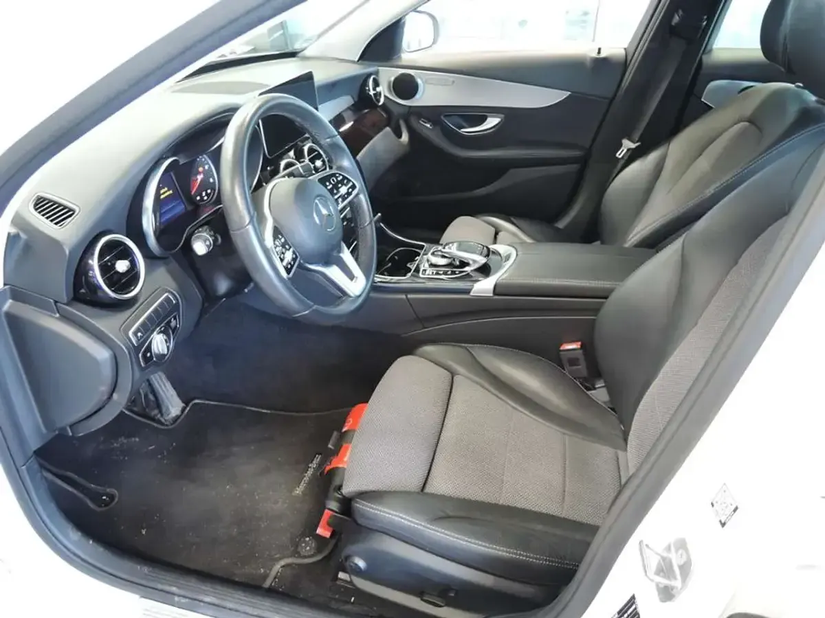 Gebraucht Mercedes C220 Avantgarde 194 PS (142 kW) 2019 Weiß Limousine