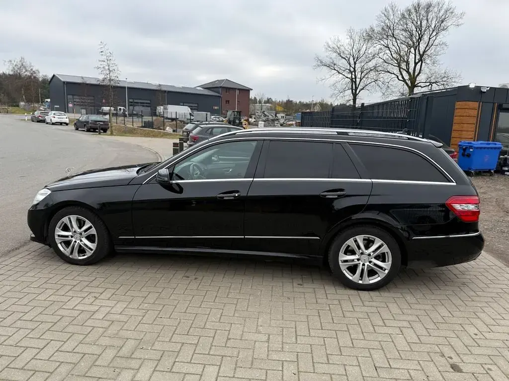 Gebraucht Mercedes E300 231 PS (169 kW) 2012 Schwarz Kombi