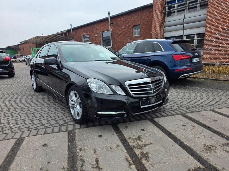 Schwarz Gebraucht 2011 Mercedes E350 Limousine | 5.700 € (Superpreis) - Bild 1/4