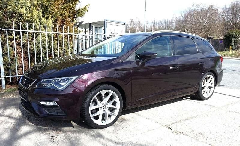 Black berry perleffekt Gebraucht 2018 Seat Leon ST Beats Kombi | 17.995 € (Fairer Preis) - Bild 1/4