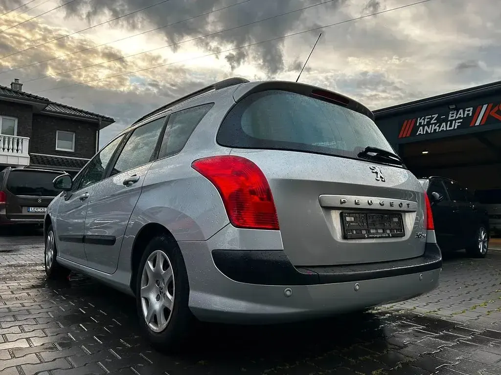 Gebraucht Peugeot 308 SW Access 111 PS (81 kW) 2011 Silber Kombi