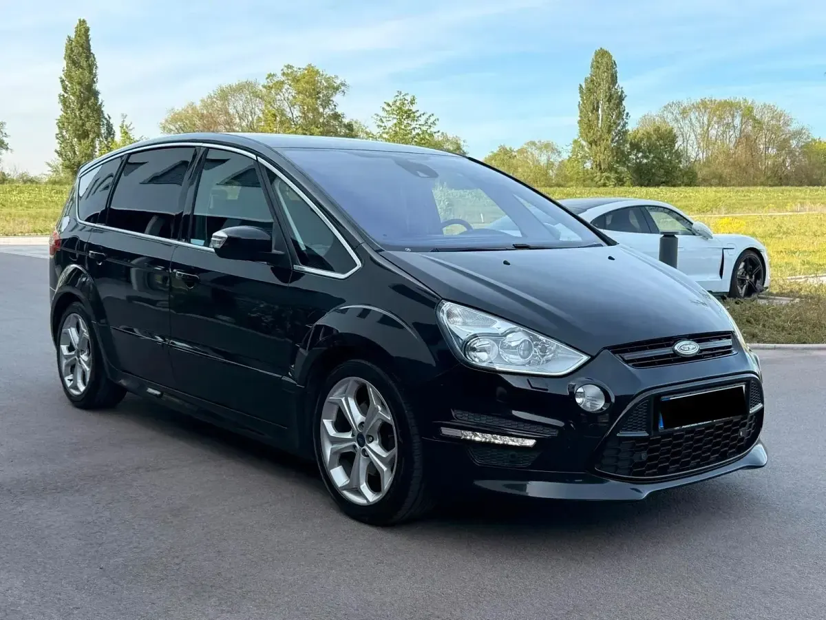 Używany Ford S-MAX ST 163 KM (119 kW) 2011 Czarny Minivan