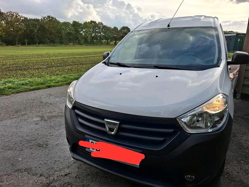 Weiß Gebraucht 2016 Dacia Dokker Express Van | 9.500 € - Bild 1/4