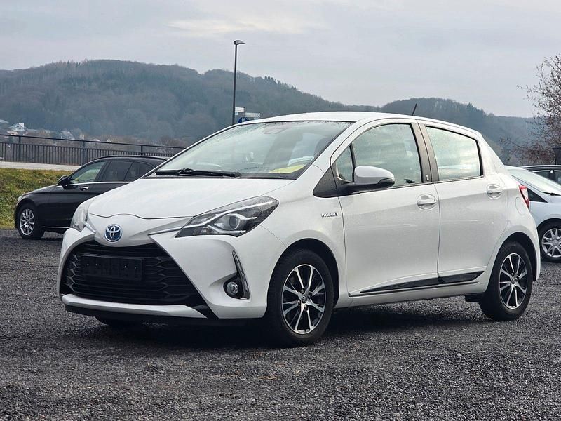 Gebraucht Toyota Yaris Hybrid Team 75 PS (55 kW) 2018 Weiß Kleinwagen